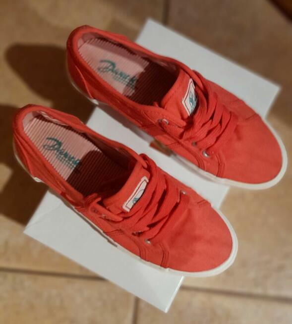 Niskie trampki czerwone Diverse roz38