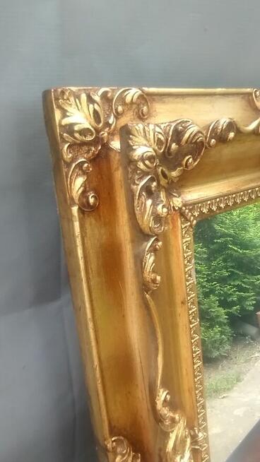 Piękne stare lustro w podwójnej ramie