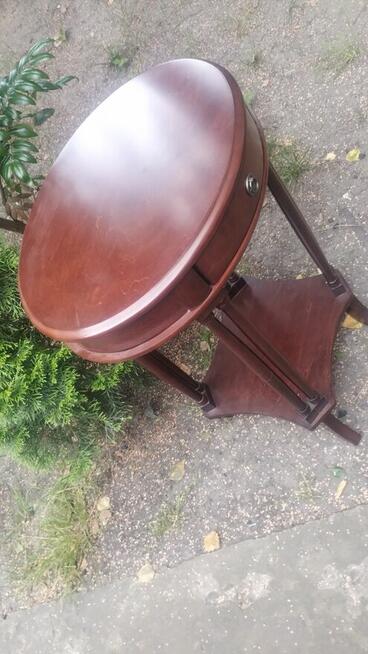 Piękny stary stolik nocny z półeczką i szufladami