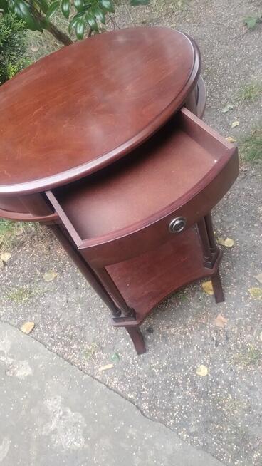 Piękny stary stolik nocny z półeczką i szufladami