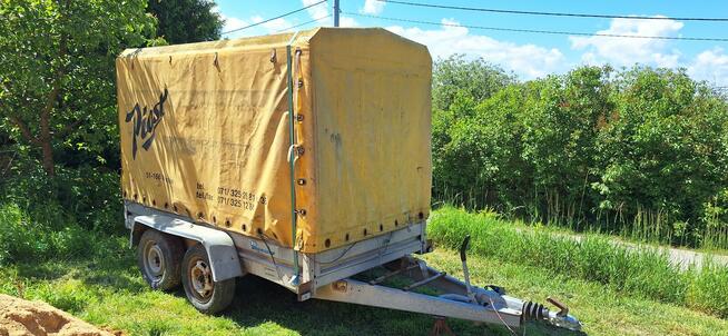 Przyczepka dwuosiowa niewiadów