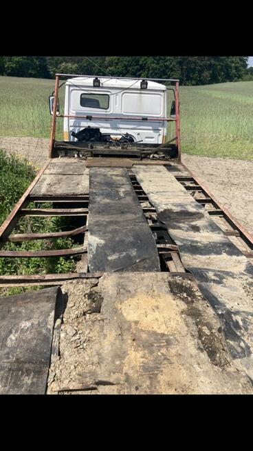 Autolaweta - samochód specjalny, laweta, niskopodwozie.