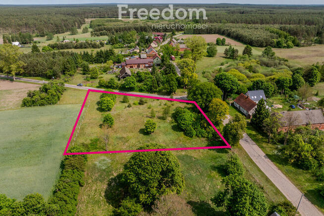 Działka na wsi w spokojnej okolicy