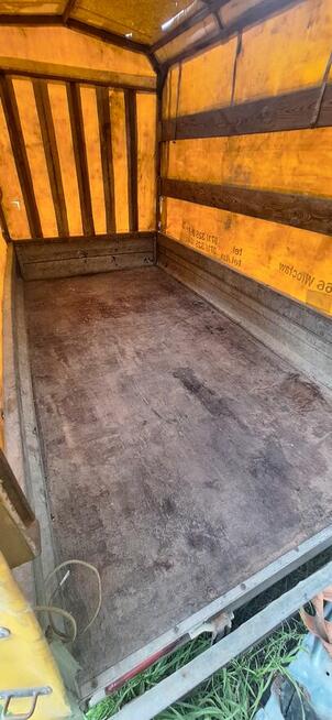 Przyczepka dwuosiowa niewiadów