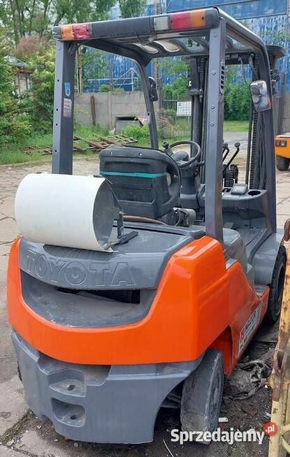 Wózek widłowy Toyota 8FG25, z chwytakiem