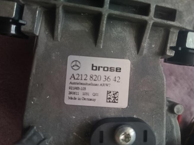 SIŁOWNIK SILNIK DOCIĄG KLAPY MERCEDES W212 KOMBI