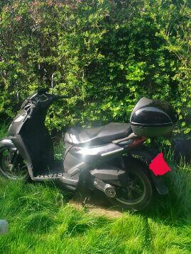 125 cm skuter Aprilia kat B.