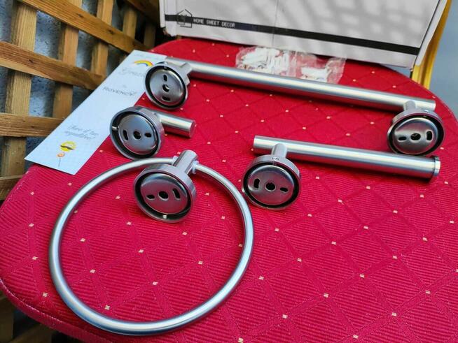 Wieszak Srebrny na ręczniki papier toaletowy stal nierdzewna