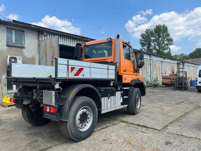Mercedes Unimog U423 pojazd komunalny