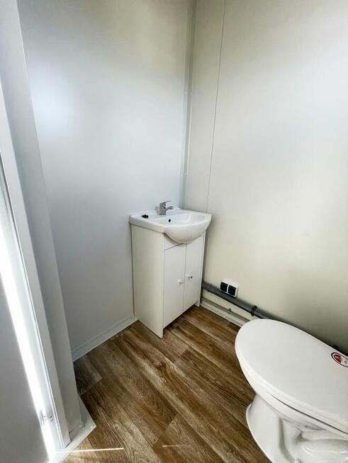 Kontener z łazienką socjalny sanitarny biuro