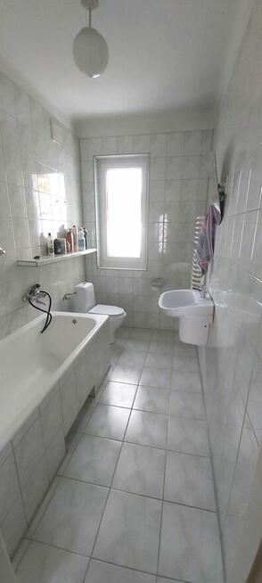 Wolnostojący dom z dużym potencjałem.