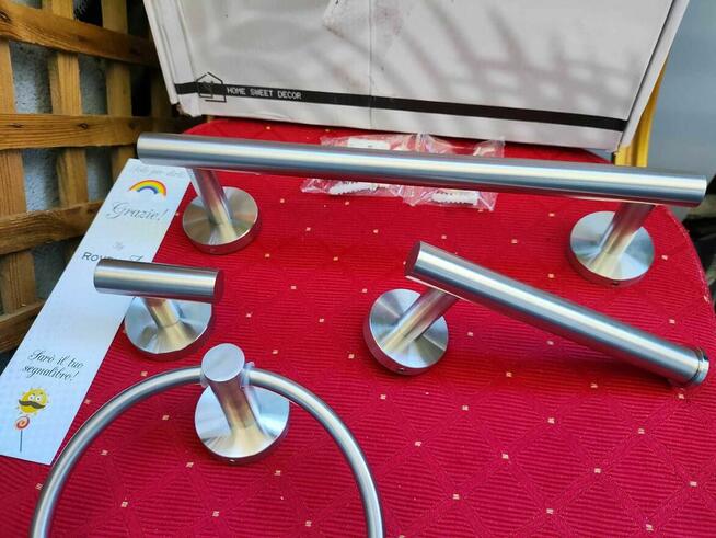 Wieszak Srebrny na ręczniki papier toaletowy stal nierdzewna