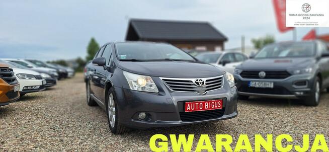 Toyota Avensis Climatronic Benzyna super stan duza navi dwa komplety kół