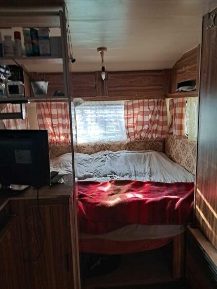 Extra lokalizacja - przyczepa z przybudówką