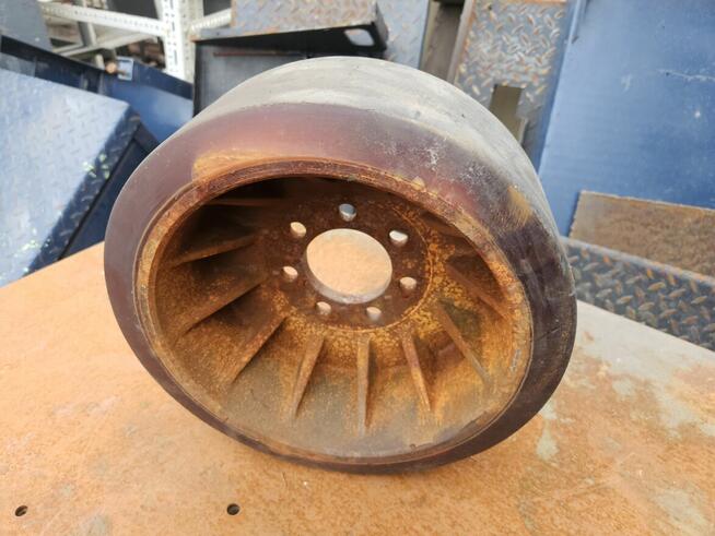 Używane koło do elektrycznego wózka widłowego BT RR E8