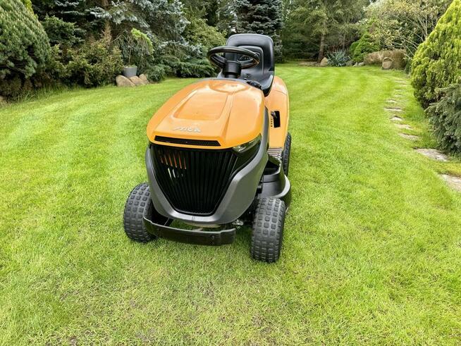 Koszenie trawy traktorkiem ogrodowym