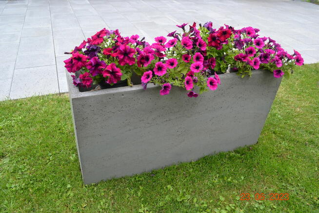 Duża donica betonowa . 120/40/60 h .Beton architektoniczny