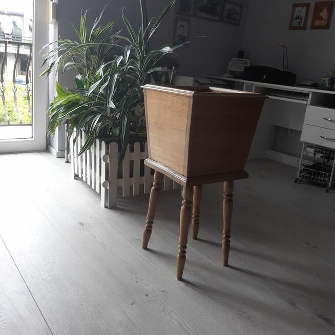 Stojak dębowy na kwiaty