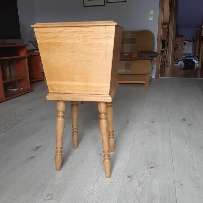 Stojak dębowy na kwiaty