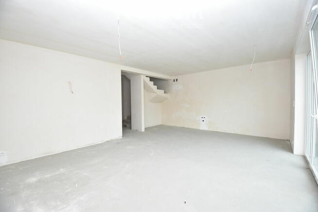 Dom deweloperski - 4-5 pokoi pompa ciepła i panele