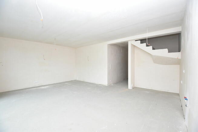 Dom deweloperski - 4-5 pokoi pompa ciepła i panele