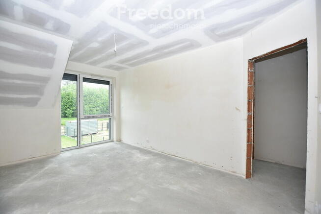 Dom deweloperski - 4-5 pokoi pompa ciepła i panele