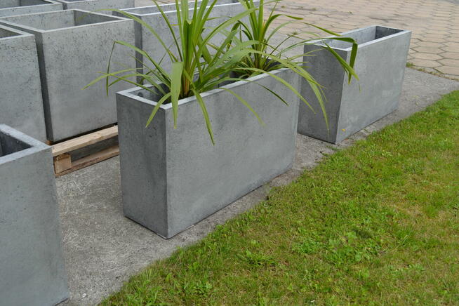 Duża donica betonowa . 120/40/60 h .Beton architektoniczny