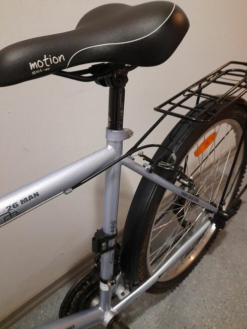 Rower rurystyczny z koszem.