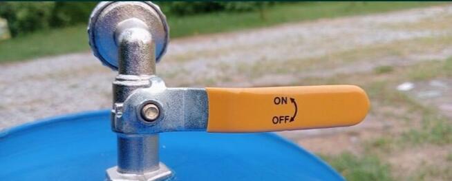 Beczki na deszczówkę 220 litrów Metalowy KRANIK 3/4