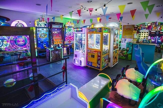 Obsługa w salonie gier arcade we Władysławowie