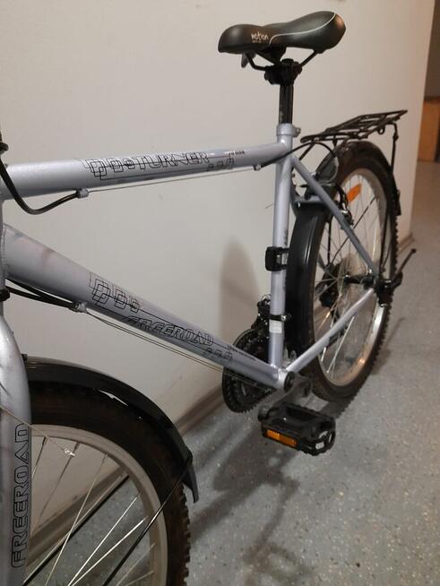 Rower rurystyczny z koszem.