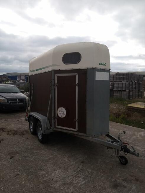 Przyczepa dla koń DMC 1300kg.