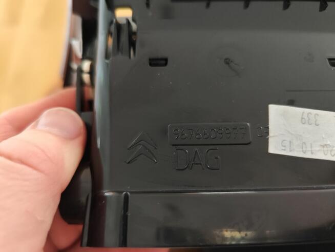 Nawiew powietrza środkowy Citroen C4