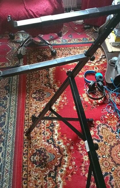 Statyw na dwa keyboardy