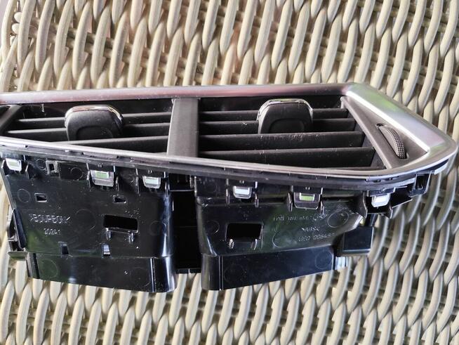 Nawiew powietrza środkowy Citroen C4