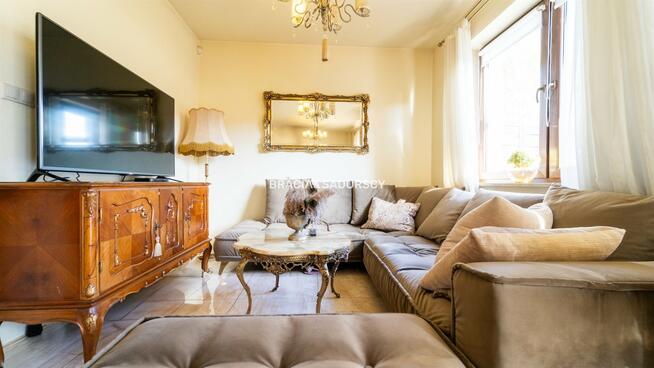 Dom Rząska gm. Zabierzów, Półkole