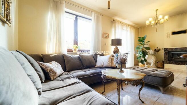 Dom Rząska gm. Zabierzów, Półkole