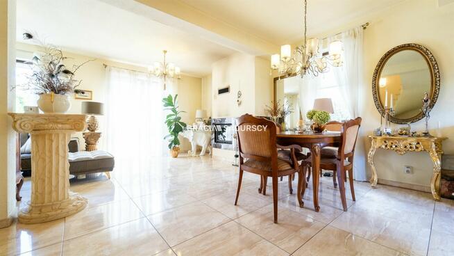 Dom Rząska gm. Zabierzów, Półkole