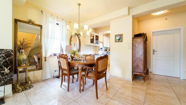 Dom Rząska gm. Zabierzów, Półkole