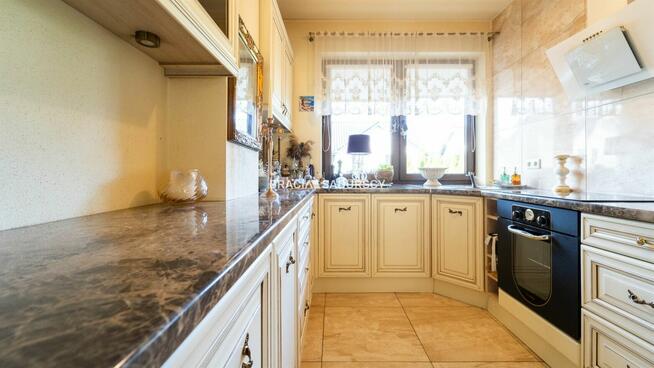 Dom Rząska gm. Zabierzów, Półkole