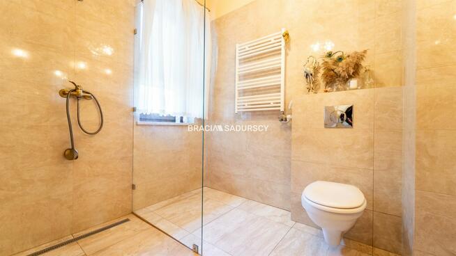 Dom Rząska gm. Zabierzów, Półkole