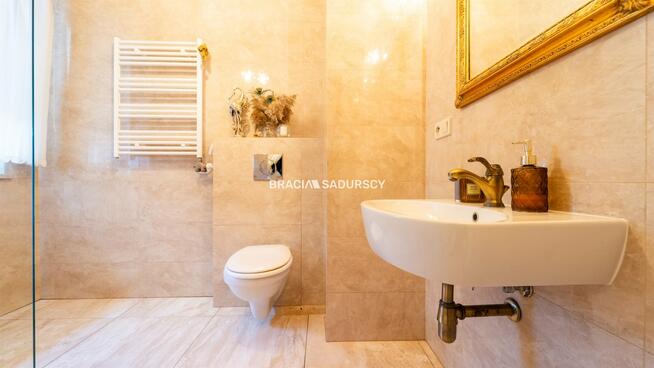 Dom Rząska gm. Zabierzów, Półkole