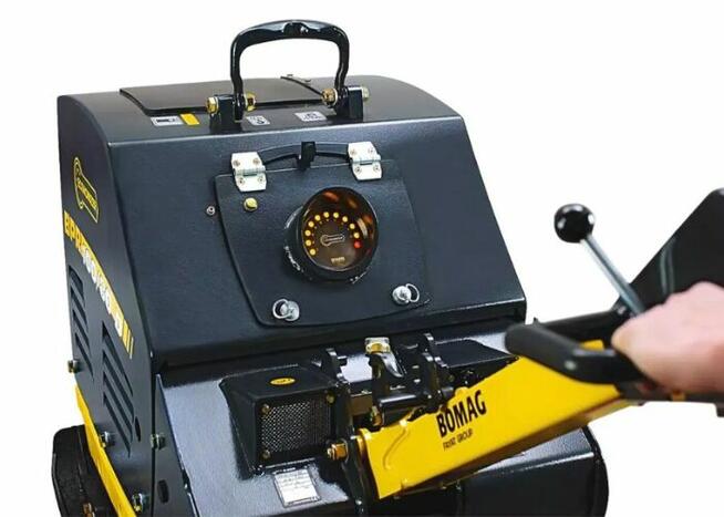 Dwukierunkowa zagęszczarka BOMAG BPR 100/80 D/E ECONOMIZER