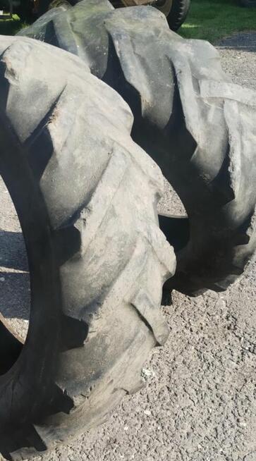 Sprzedam 2 opony do ciągnika 330