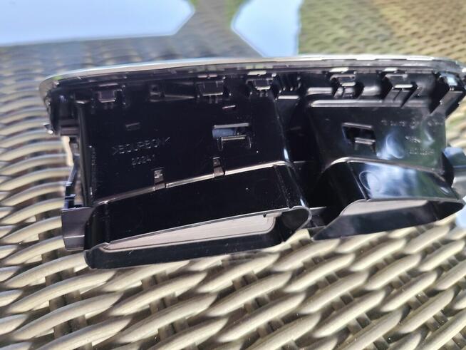 Nawiew powietrza środkowy Citroen C4