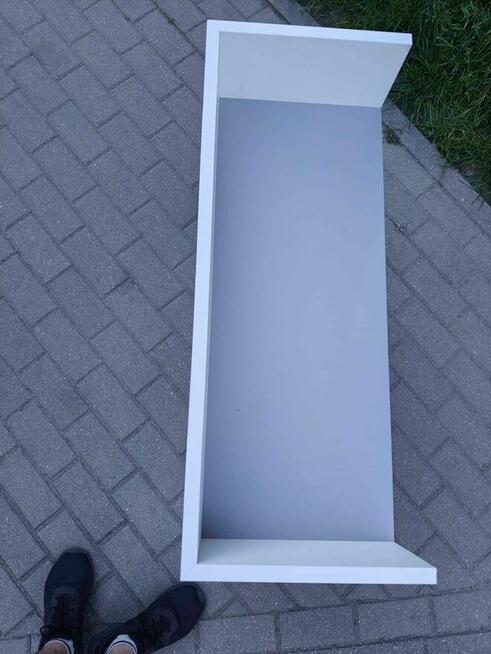 Mała szafka stojąca z możliwością podwieszenia