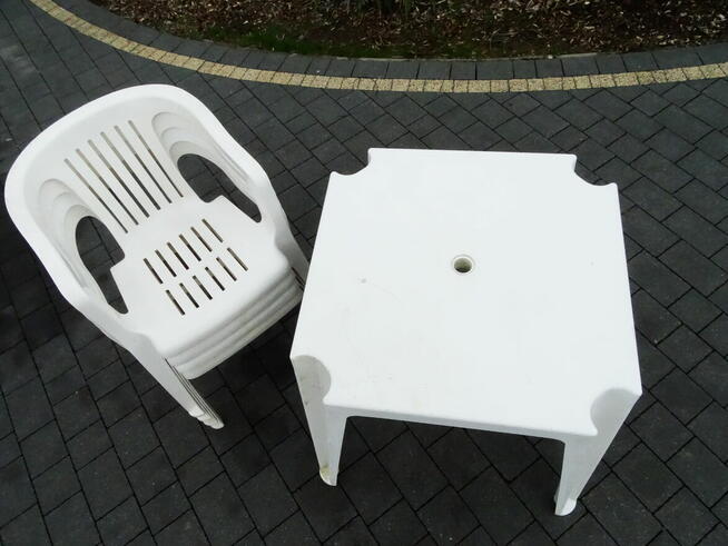 Zestaw mebli ogrodowych stolik + cztery krzesła cena za komp