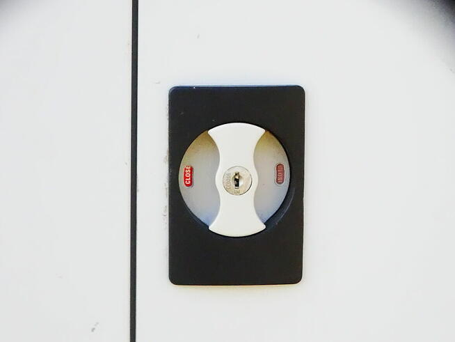 Szafa Metalowa z półkami 200x90x42 cm