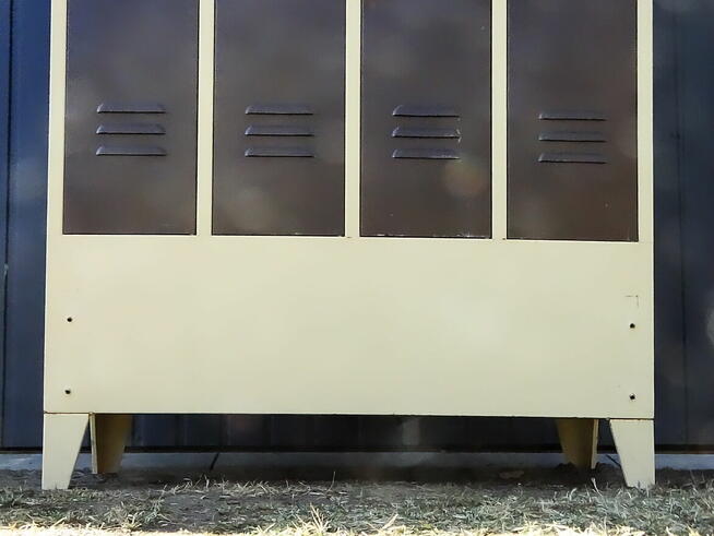 Szafa Metalowa z półkami na nogach 190x120x50 cm