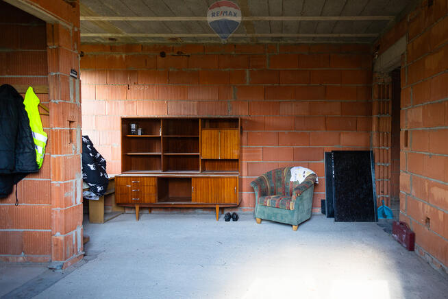 w stanie deweloperskim, na działce o pow. 3 490 m2